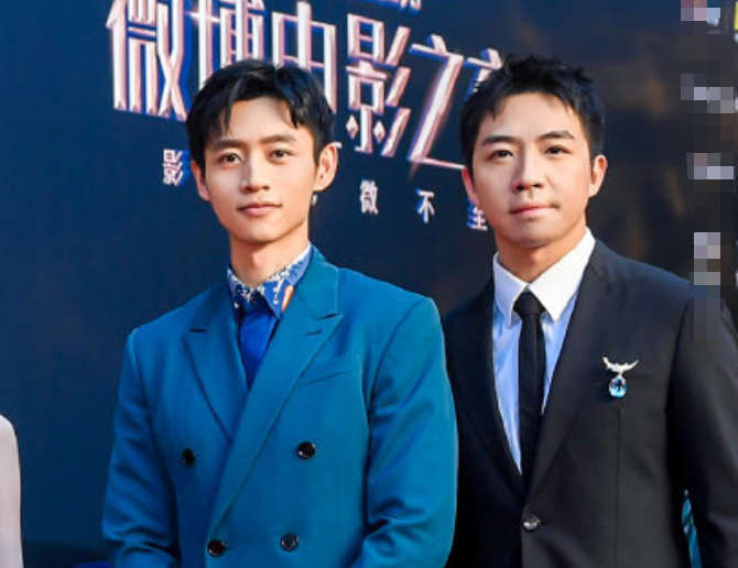 魏晨公开亮相大众场合跟23岁周也同框合影哪像是个35岁的人