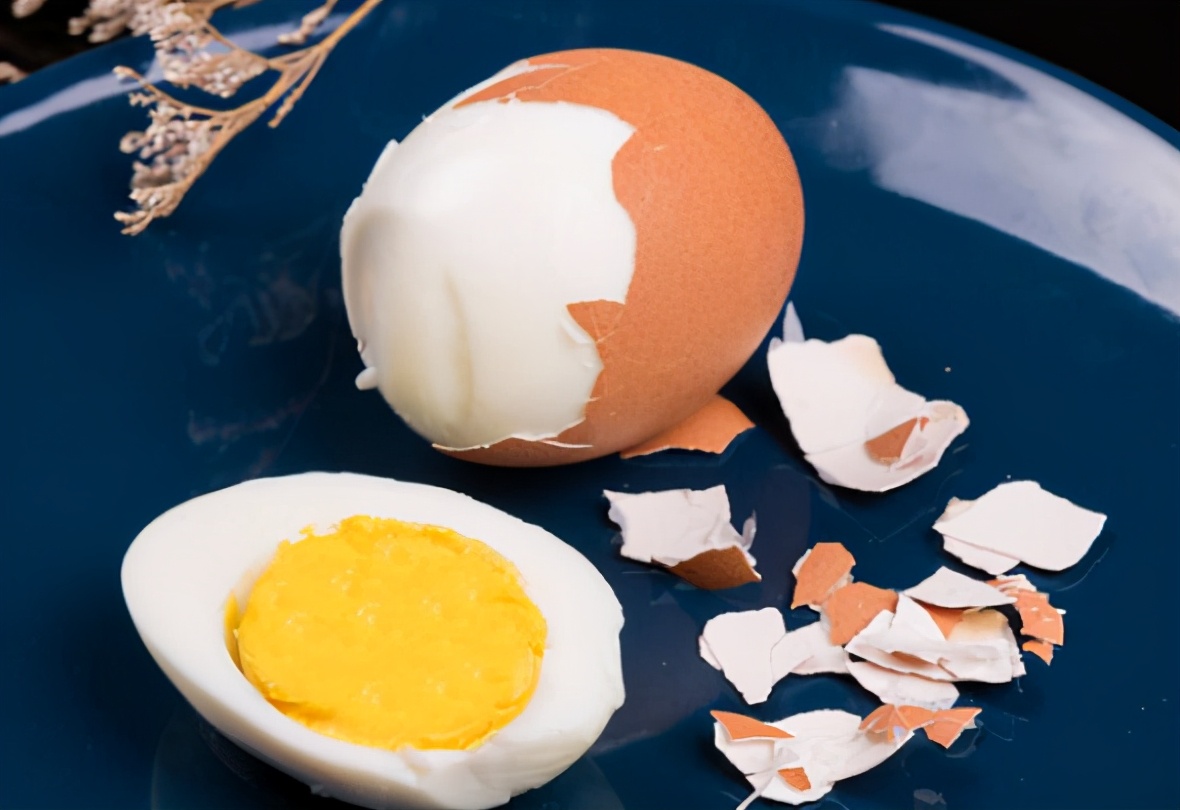 水煮鸡蛋,别只用清水煮,大厨都会放2种料,鸡蛋入味还好剥壳!|清水|大