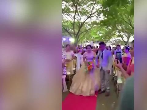 藏婚纱走红_婚纱情侣头像