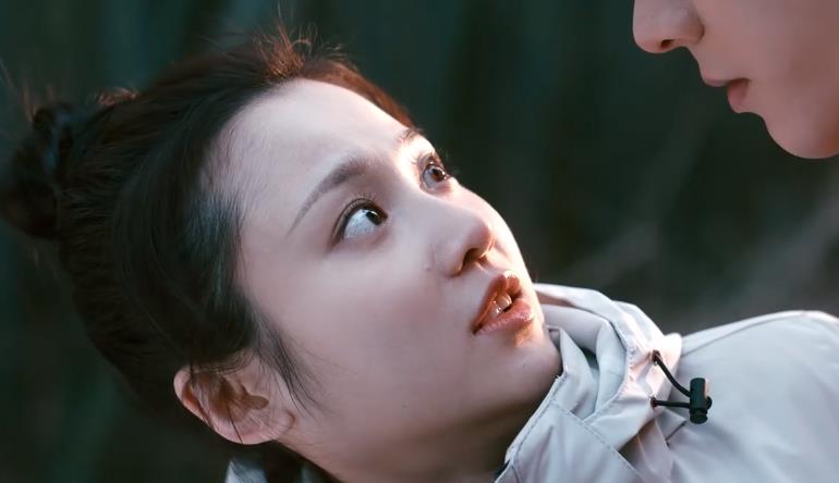 火焰蓝龚俊出场太燃海报下的张慧雯成焦点得罪p图师