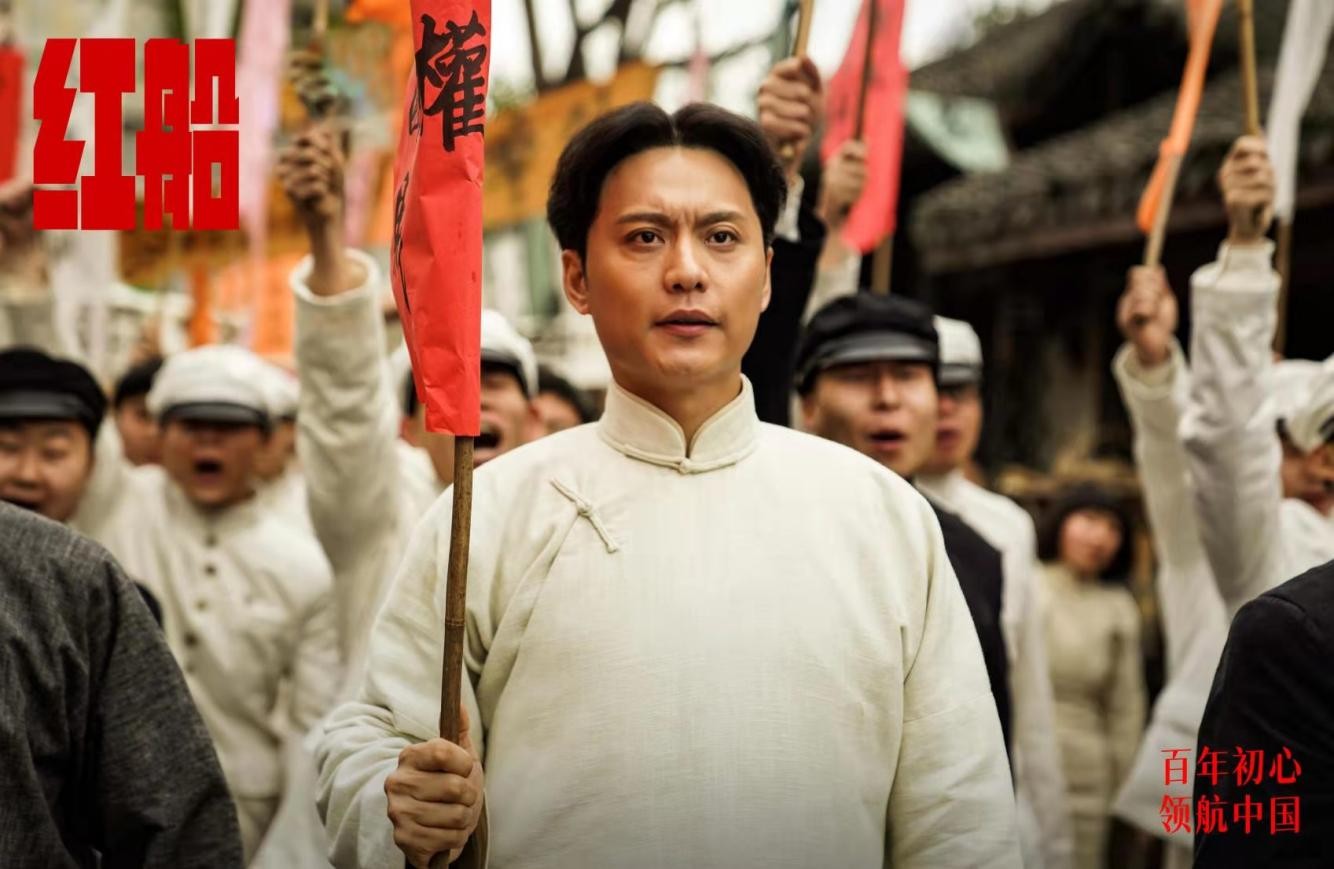 场面大,角色多,角色演员约60多人,特约演员约80多人,群众演员达到8000