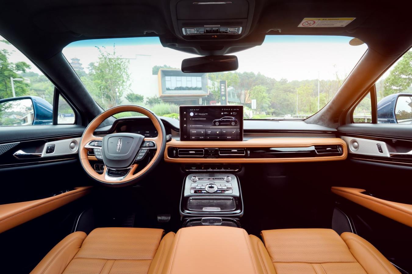 美系豪华车在内饰用料上毫不吝啬的传统在新一代林肯航海家身上得以