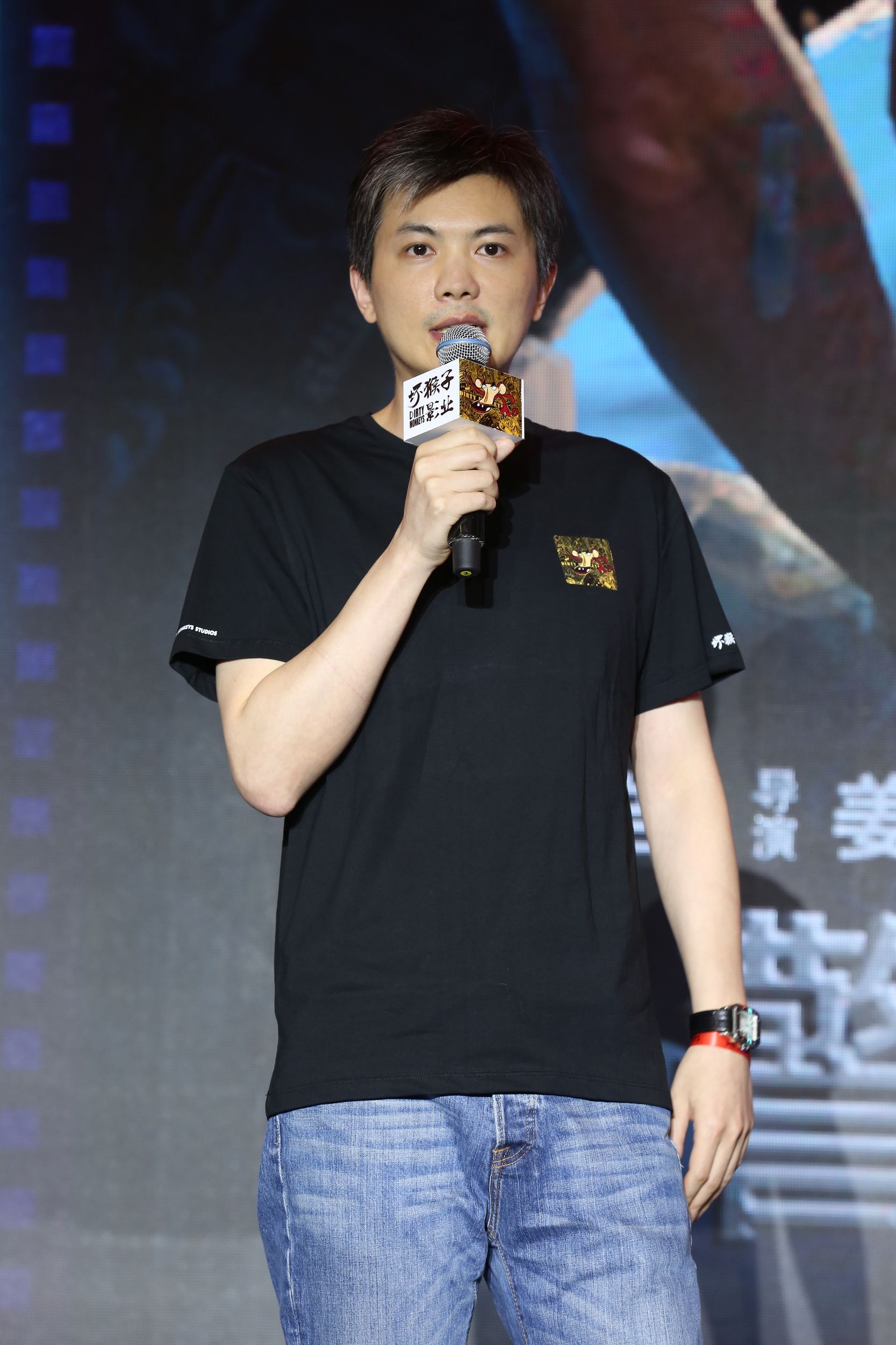 《刑警803》导演姜威《赡养上帝》先导海报《赡养上帝》导演韩杰除了