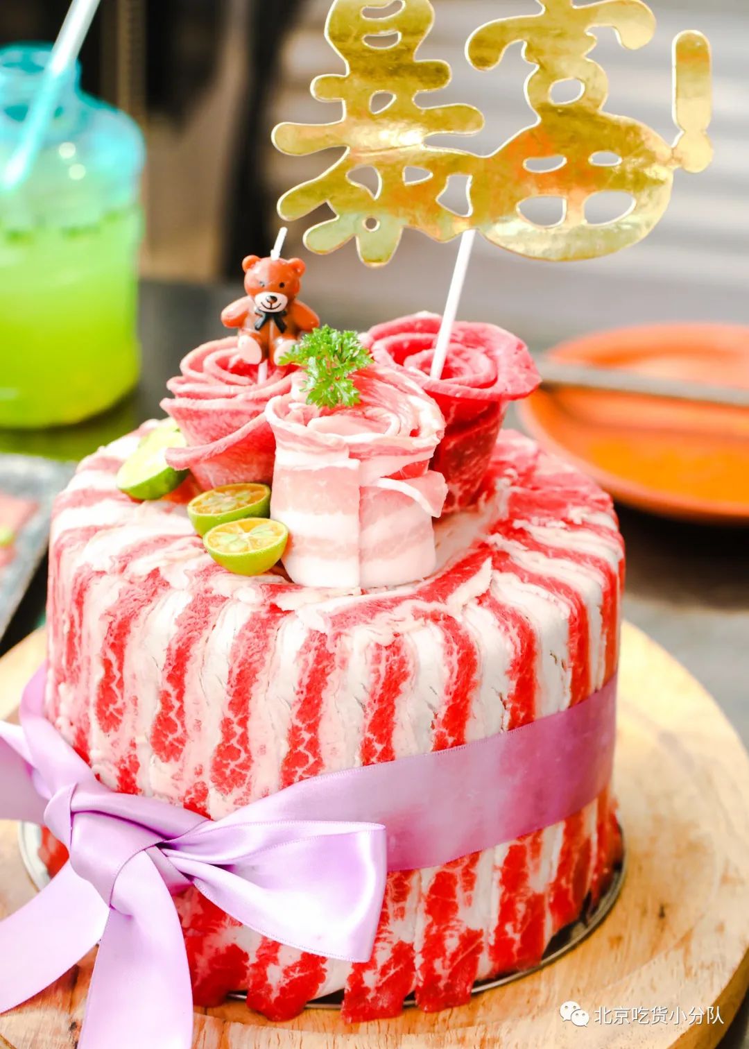 【烤肉暴富蛋糕】适合两个人来吃,一份包含了五花肉,牛小排,牛舌,肥牛