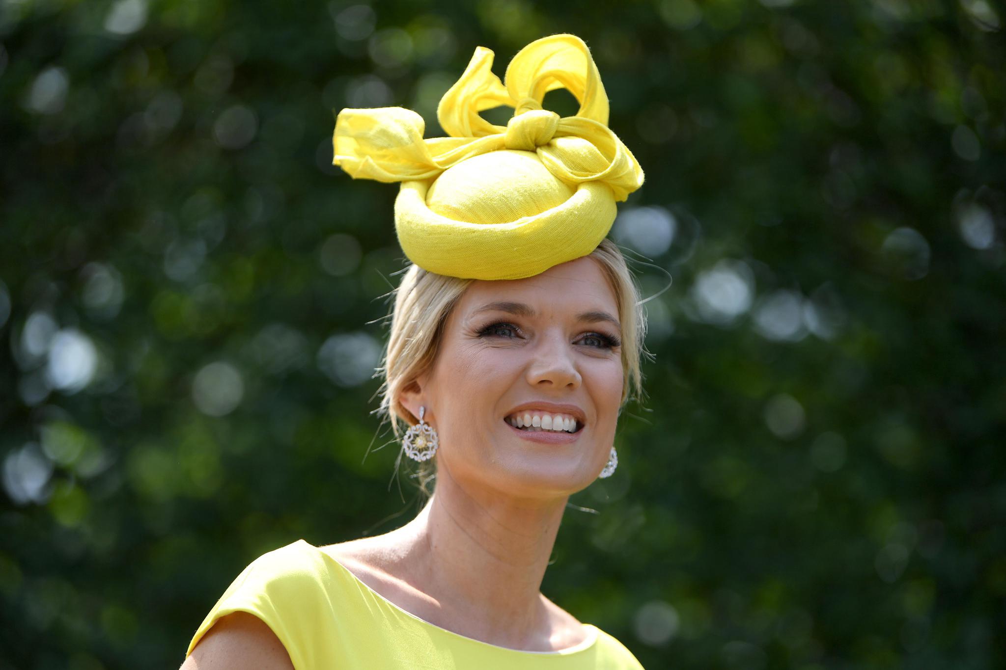 赛马会上的帽子盛宴