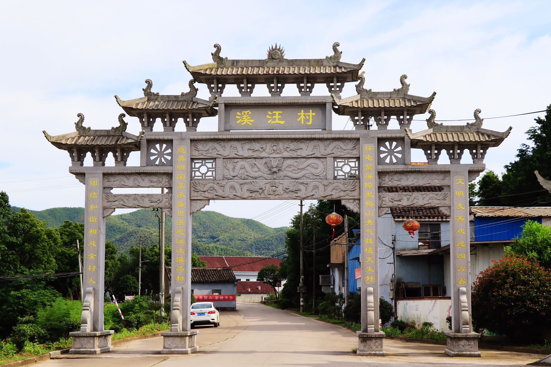 宁波市奉化这个低调的古村不仅山青水秀还有一条美丽的香樟堤