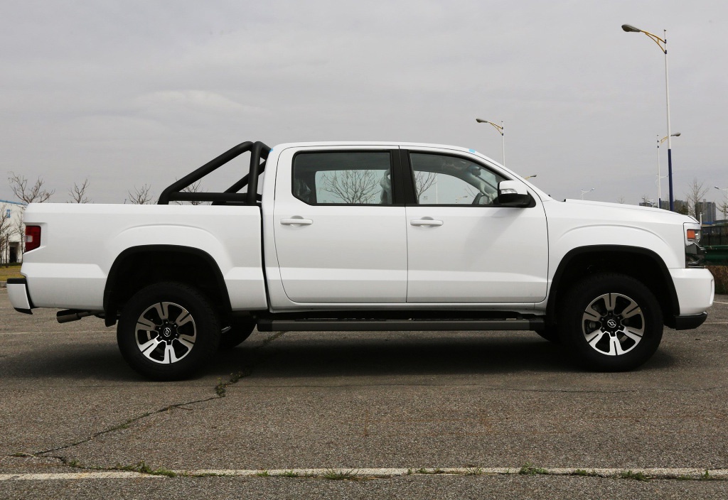 黄海猛牛大皮卡曝光,外观很霸气,气场不输猛禽,搭载2.4t动力