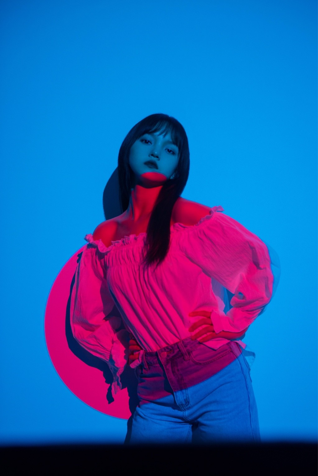 兰西雅瘦了!全新撞色系大片化身摩登女孩,未来感十足|兰西|大片|西雅_