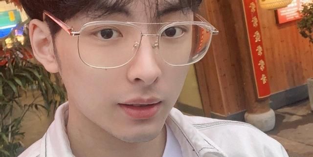 王思聪偷看赖神直播?聊天记录被曝光后,居然和赖神瓜妹的一个样休闲区蓝鸢梦想 - Www.slyday.coM 王思聪偷看赖神直播?聊天记录被曝光后,居然和赖神瓜妹的一个样休闲区蓝鸢梦想 - Www.slyday.coM