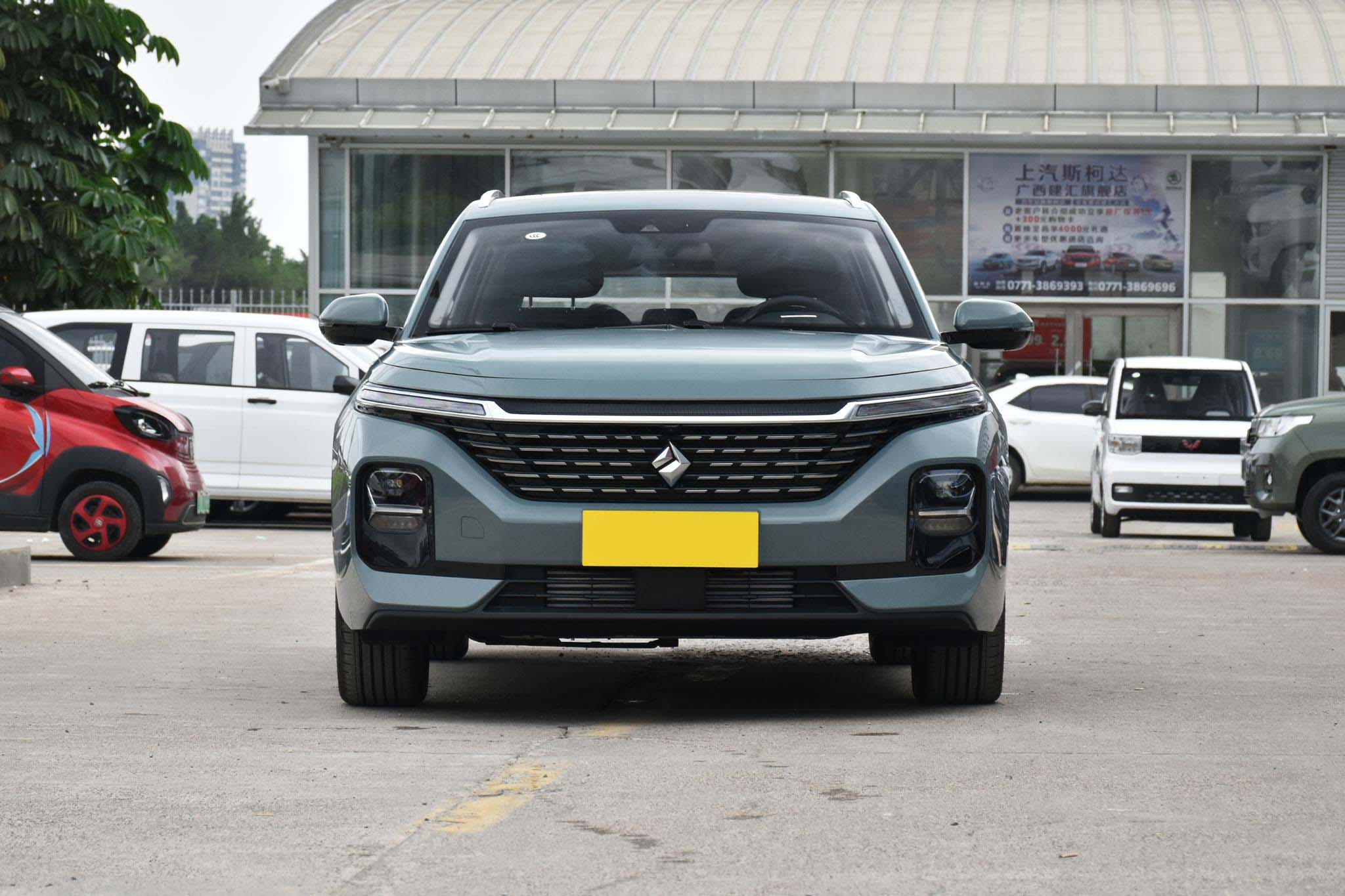 五菱又一力作,10.58万顶配,后排放倒就是床,详解宝骏valli