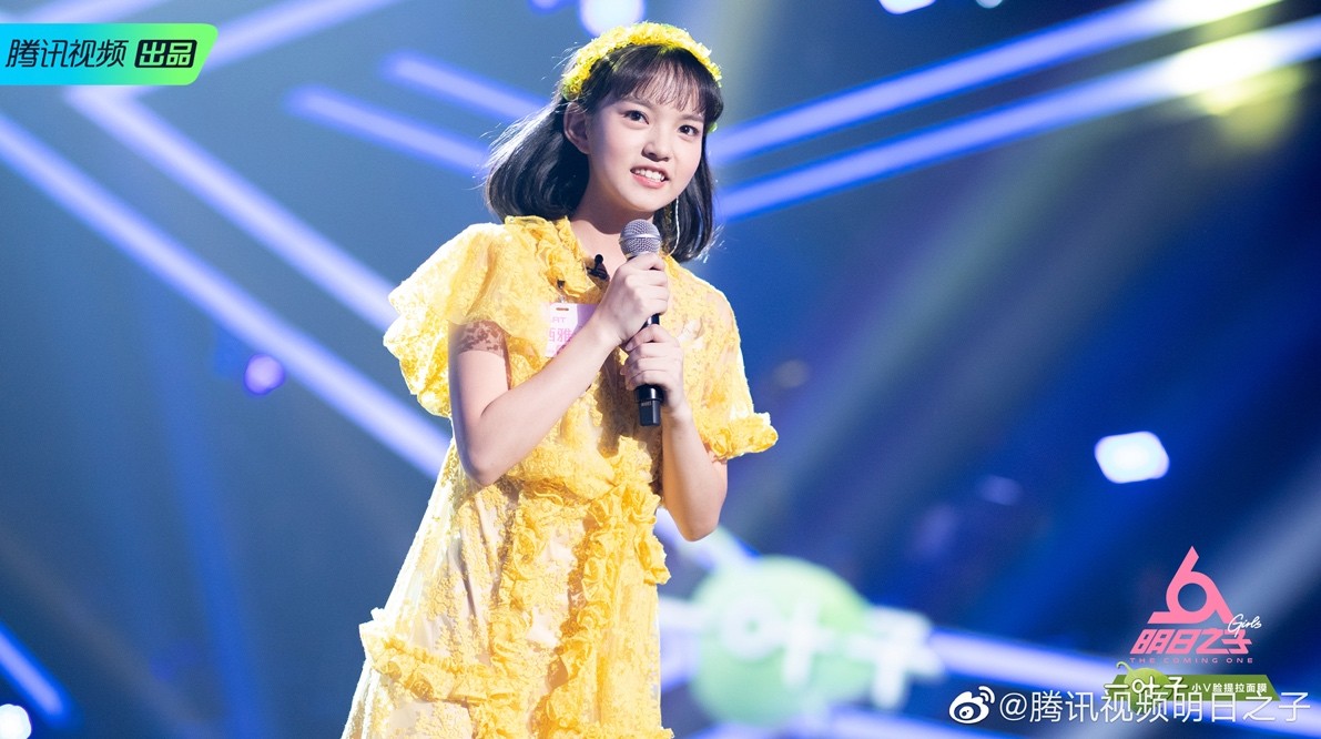 兰西雅瘦了!全新撞色系大片化身摩登女孩,未来感十足