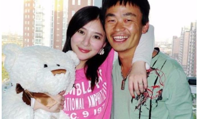 冯清与4位异性酒吧嗨玩,缺席王宝强生日疑分手,相恋3年不公开