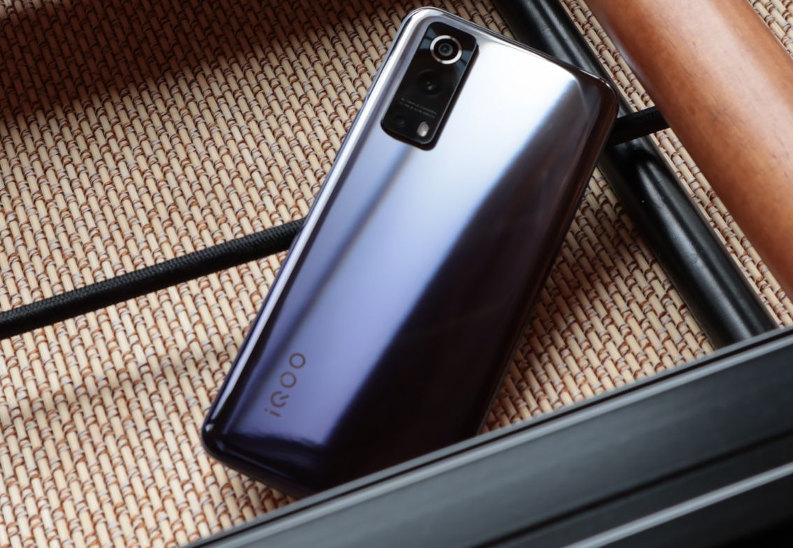 iqooz3的格局大了改善千元机的用户受众群