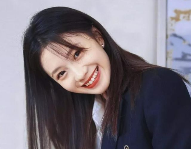 谋女郎变亲人刘浩存参加张艺谋家庭聚会张艺谋女儿女婿都在