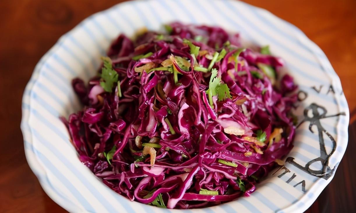 凉拌紫甘蓝不要下锅焯水试试这方法干净又清脆