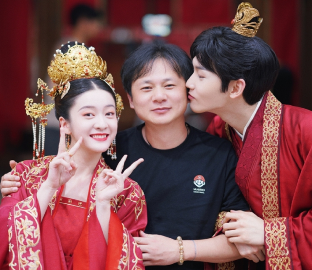 就连合影中两人的身高差也是很萌的呢,如今光是看着张雪迎和邢昭林