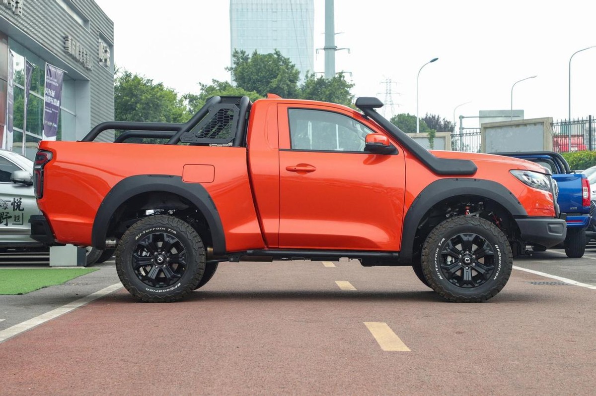 长城"火炮"上市了,前后两把锁,能拉货能越野,17.98万起