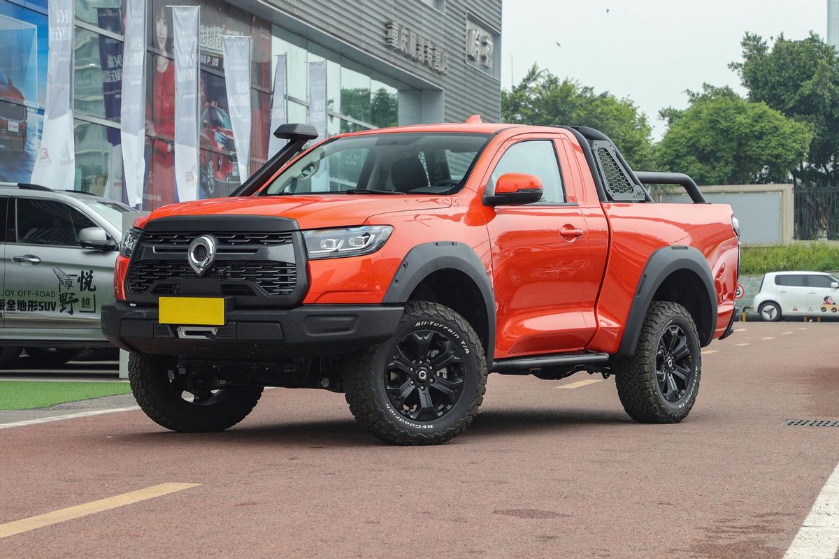 长城"火炮"上市了,前后两把锁,能拉货能越野,17.98万起