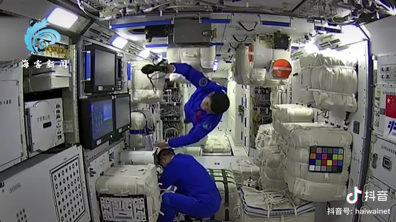 中国人首次进入了自己的空间站 核心舱舱内画面曝光