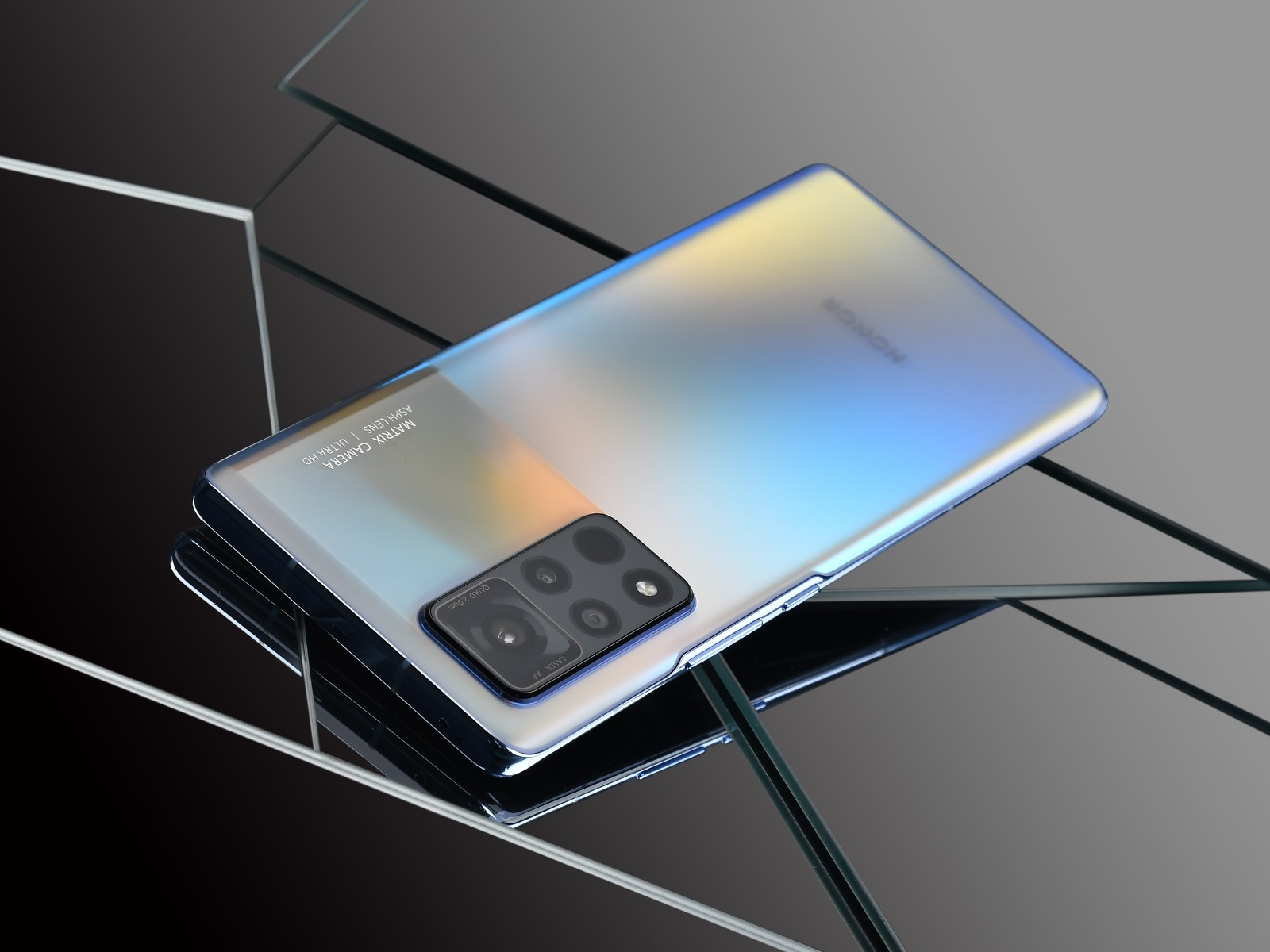 仅售3399元8g5000万66w荣耀新品上市仅6个月要成绝唱