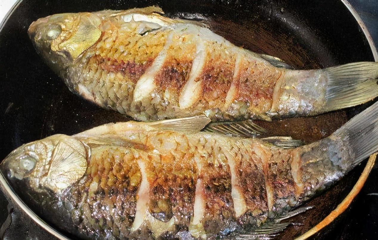 煎鱼总破皮大厨教你一个方法鱼不粘锅不破皮什么鱼都好煎
