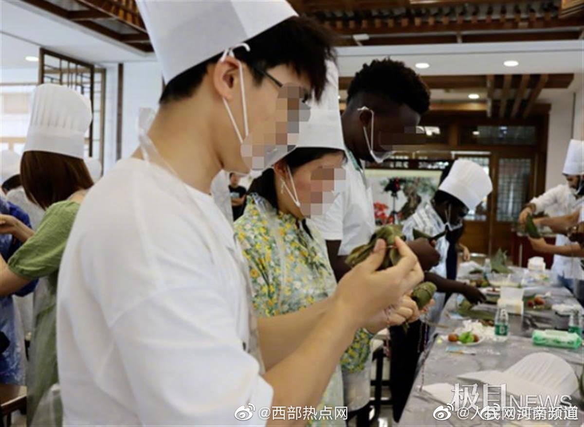 高校仅邀女生陪男留学生过端午?电子科大辟谣:男女生都参加了休闲区蓝鸢梦想 - Www.slyday.coM 高校仅邀女生陪男留学生过端午?电子科大辟谣:男女生都参加了休闲区蓝鸢梦想 - Www.slyday.coM