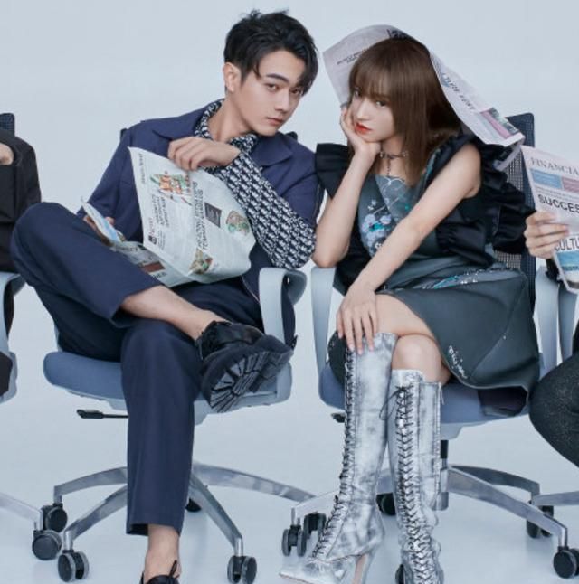 你微笑时很美剧组拍大片男演员西装革履许凯程潇颜值好配