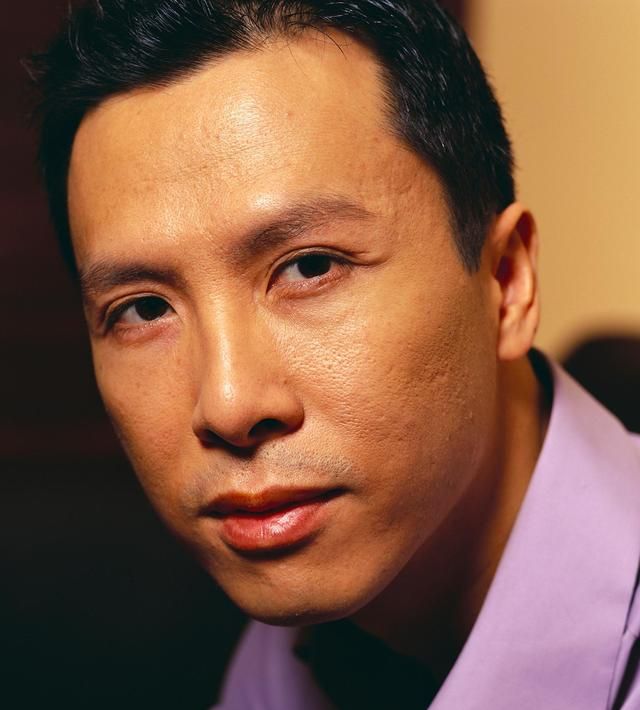 甄子丹晒女儿弹唱视频,形象气质俱佳,因此被网友调侃为"岳父"