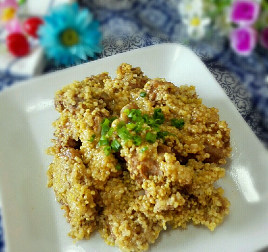 小米和排骨才是黄金组合,简单一蒸,爽口不油腻,好吃到停不下来