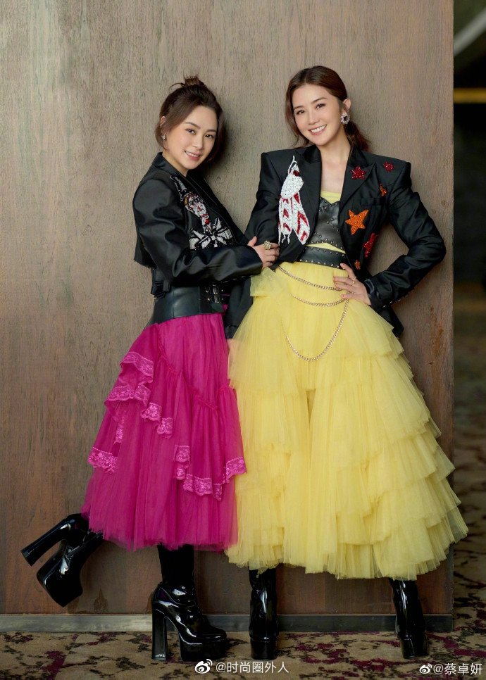 蔡卓妍钟欣潼合照