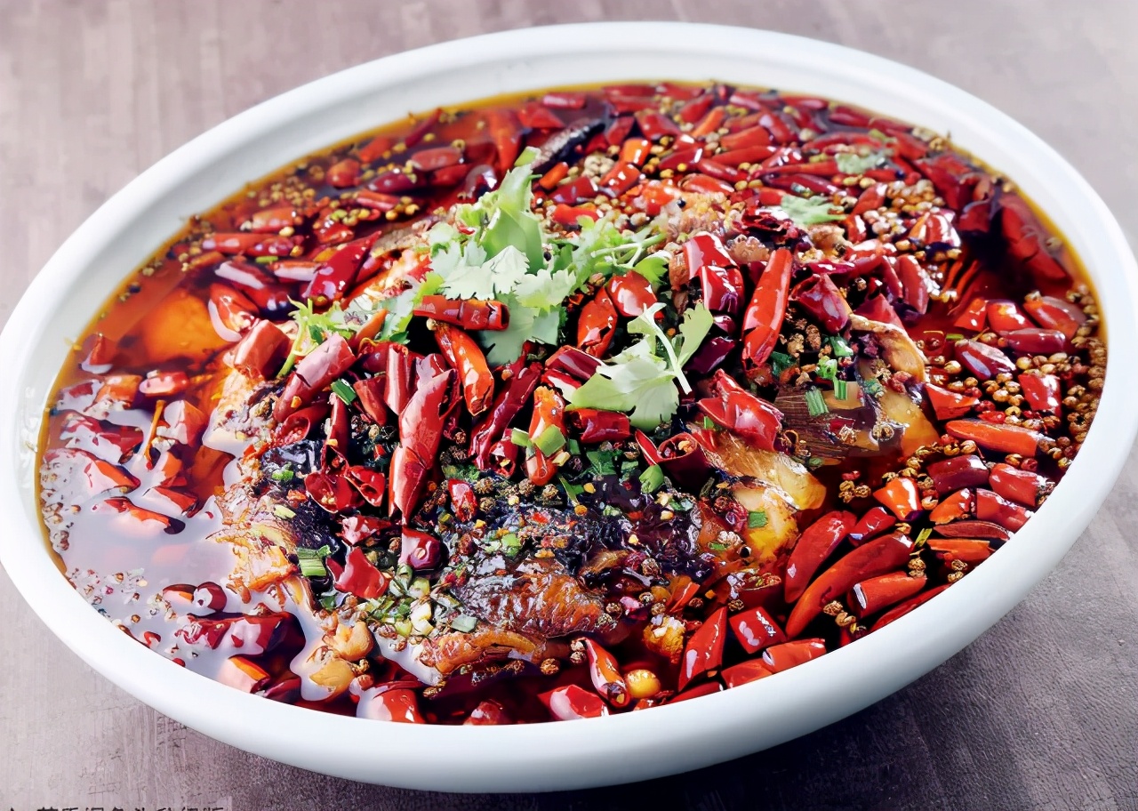 荷香焗鱼头,鱼头吃起来麻辣鲜嫩,多了一重薄荷的清新!