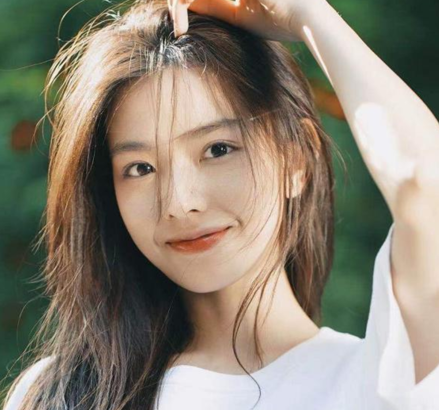 孙一宁成为女顶流一场直播赚了200多万奢华礼物收到手软