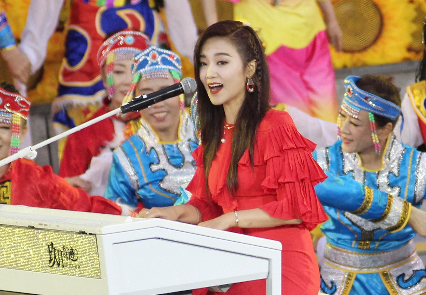 玖月奇迹王小玮生图流出离婚后身材瘦成纸人冒雨演出太敬业