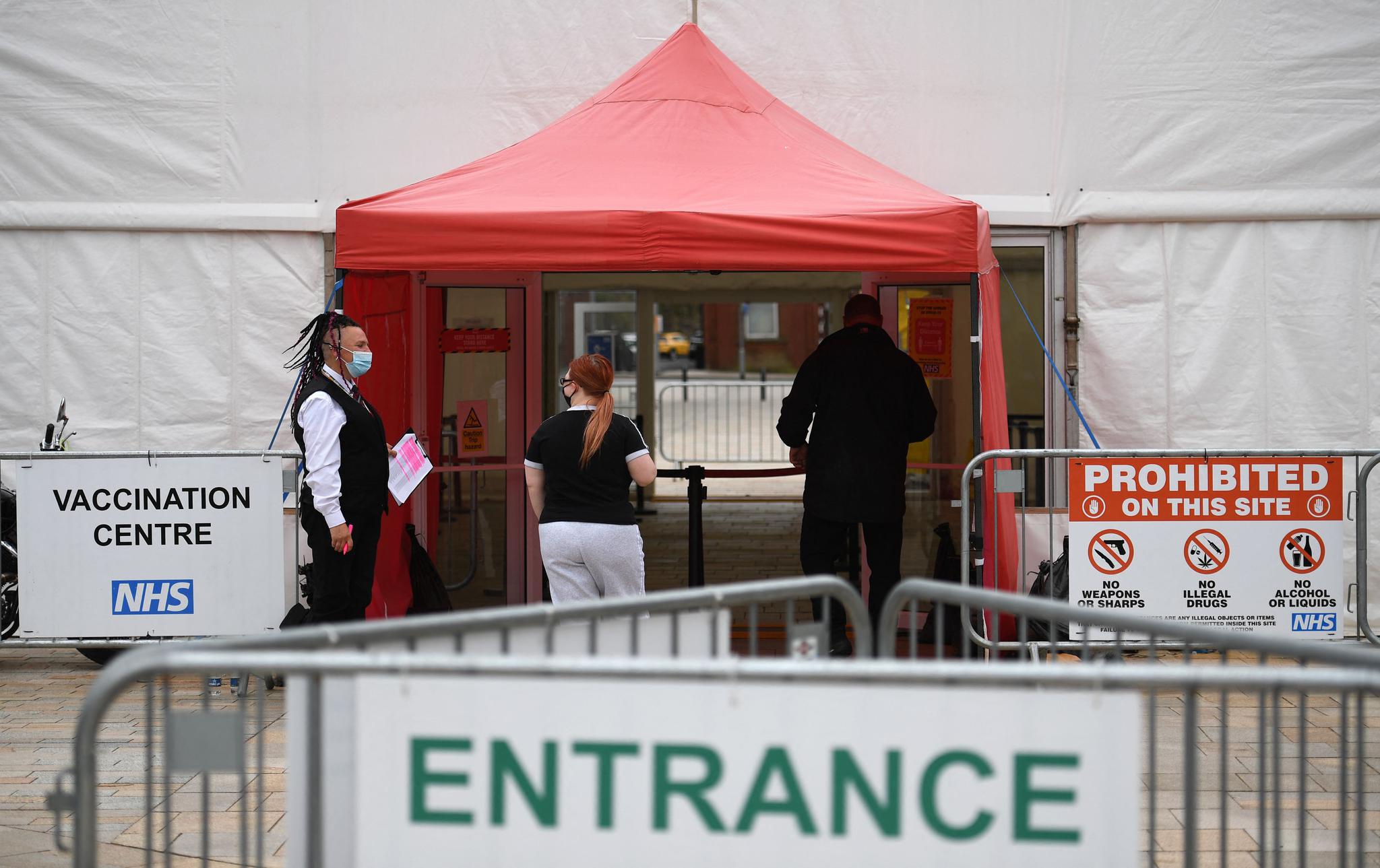 英国新增新冠确诊病例9055例|新冠肺炎_新浪新闻