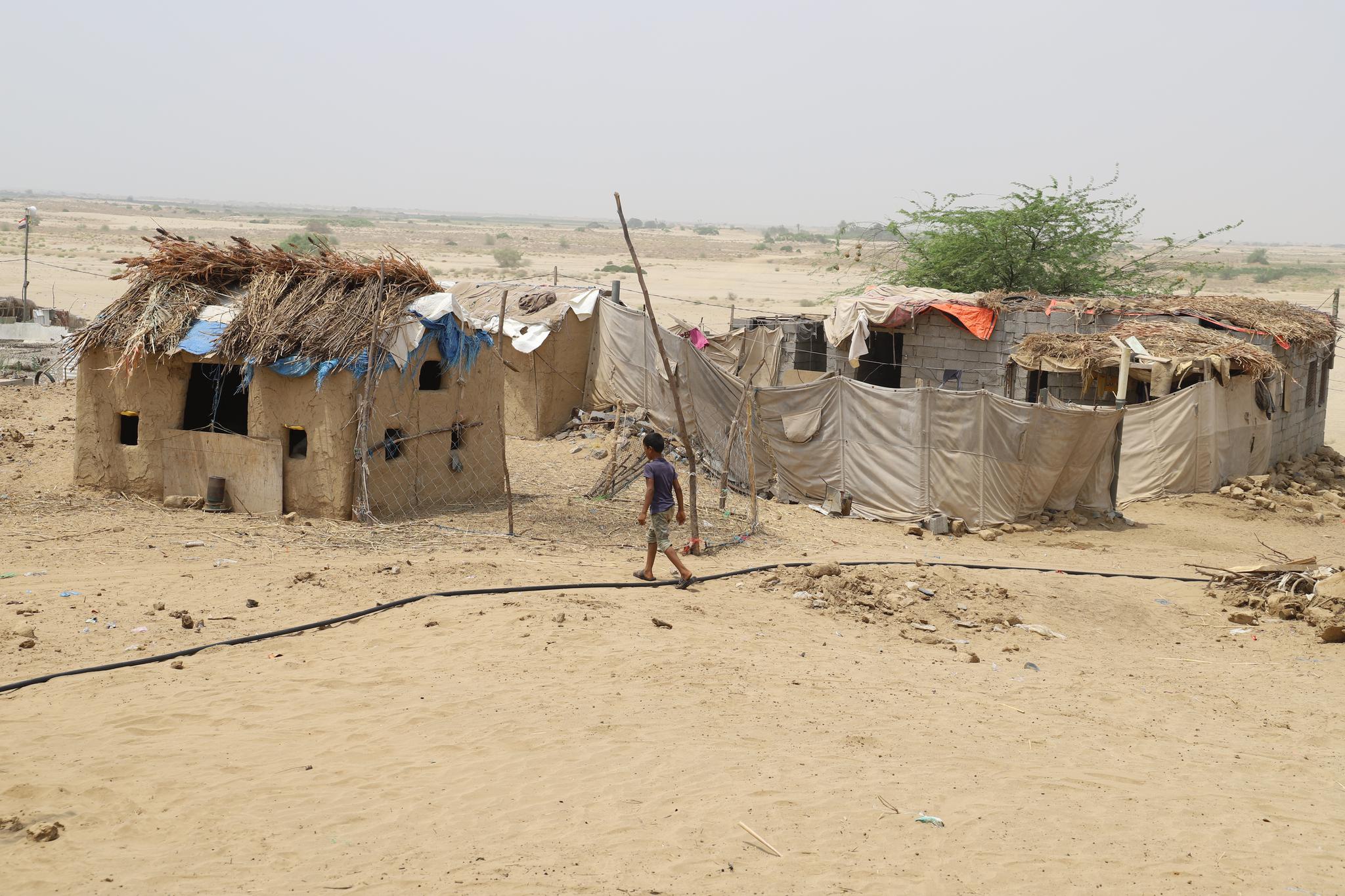 炎炎烈日下的也门流离失所者|新华社|难民营|也门_新浪新闻