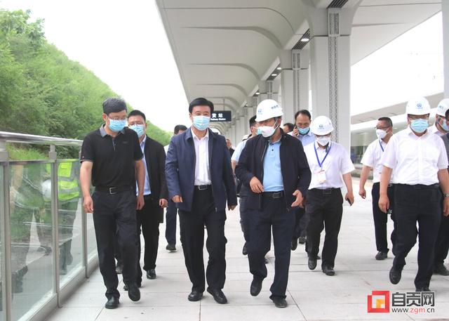 中国铁路成都局集团公司总经理赵文芳,副总经理冯德祥,王嵩,宋庆国