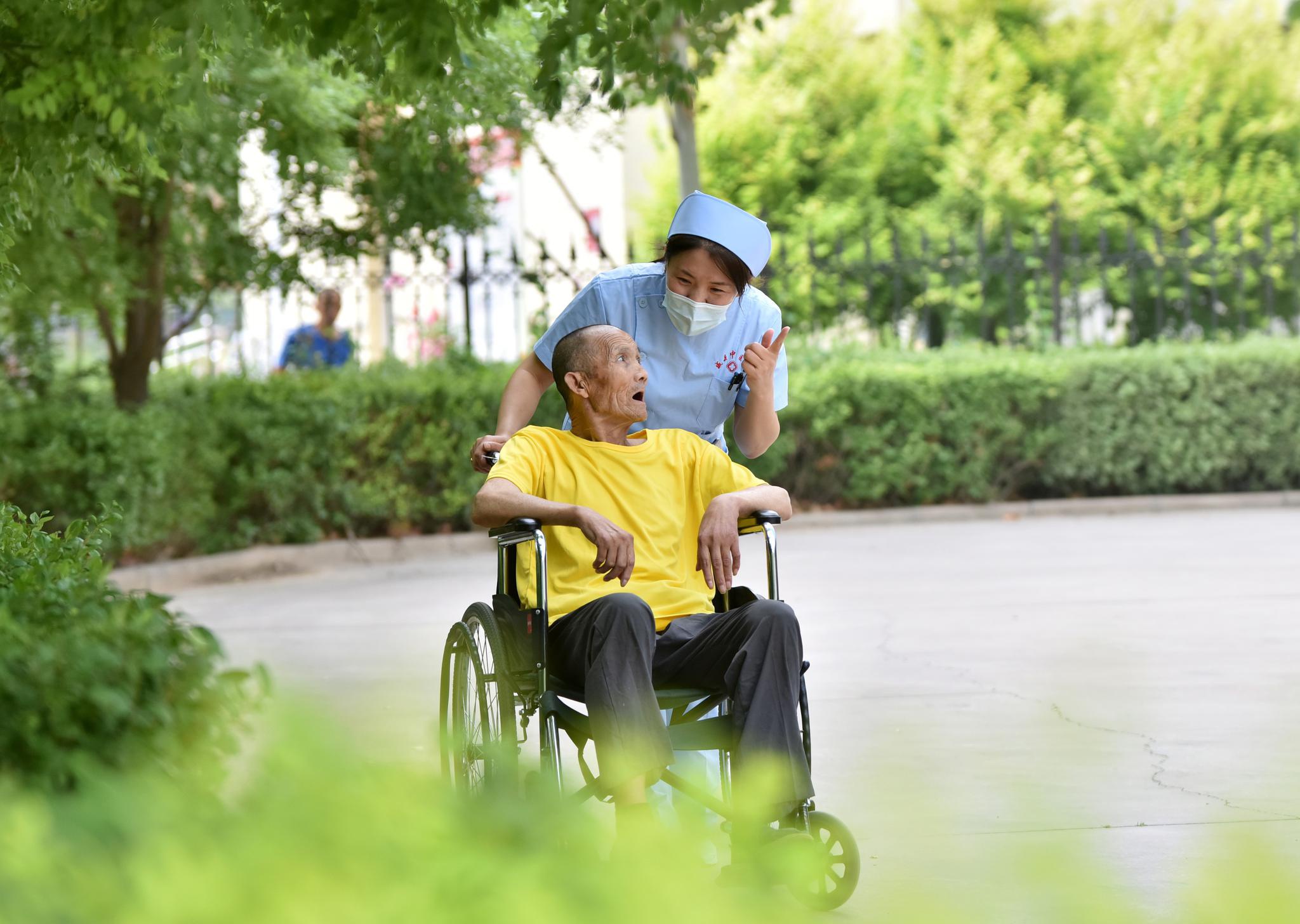 河北威县:医养结合守护"夕阳红"