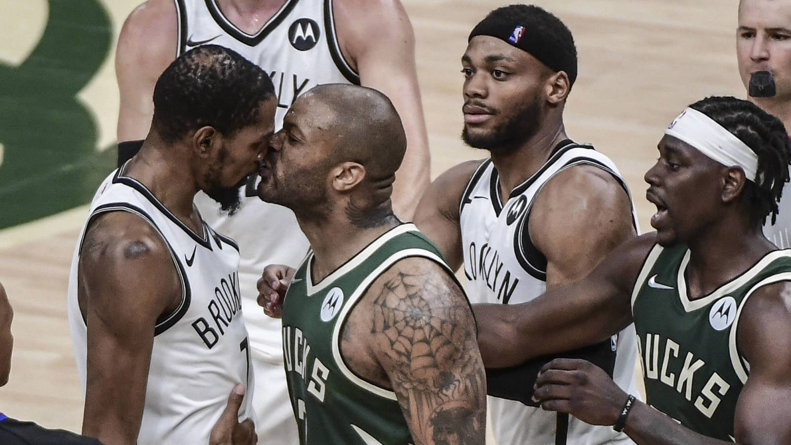 塔克的防守没毛病?霍乐迪:裁判帮了杜兰特,让他进入最佳状态