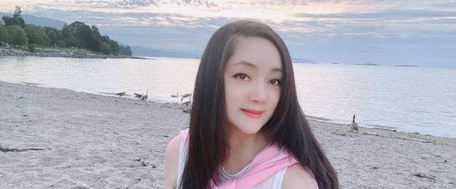 "薛宝钗"晒近照状态好,56岁张莉肤白貌美,身材窈窕气质绝佳