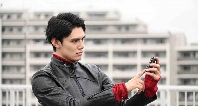 假面骑士saber米吉多三人组表示当不了骑士就消灭骑士