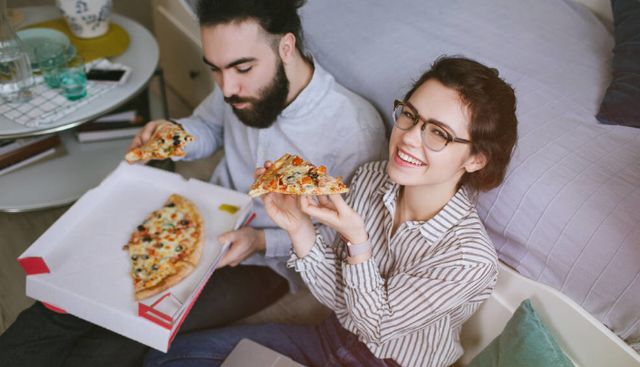 男女同事一起出差,为了省钱只开一间房合适吗?3个女人说出答案休闲区蓝鸢梦想 - Www.slyday.coM 男女同事一起出差,为了省钱只开一间房合适吗?3个女人说出答案休闲区蓝鸢梦想 - Www.slyday.coM