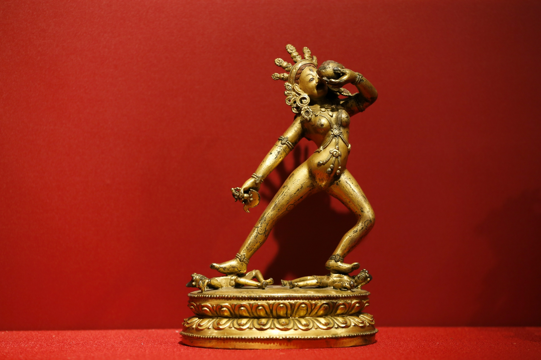 本次将上拍珍贵家具,佛造像与玉器珍宝三大专场共计 几百件甄选拍品.