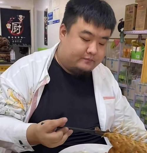 但是,彻底让网友出乎意料的事儿发生了,红雨老师在修整了一段时间后