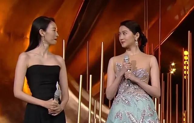 关晓彤和童瑶同框,身材对比明显,网友：看出先天条件的重要性了休闲区蓝鸢梦想 - Www.slyday.coM