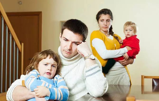 1岁弟弟渴醒哭着要水喝,3岁姐姐被吵醒,举动太暖心休闲区蓝鸢梦想 - Www.slyday.coM