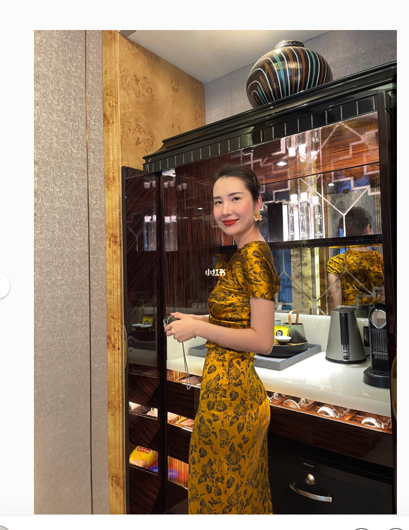 董花花晒旗袍装被吐槽老气张大奕懒理店铺发博内涵黄子韬