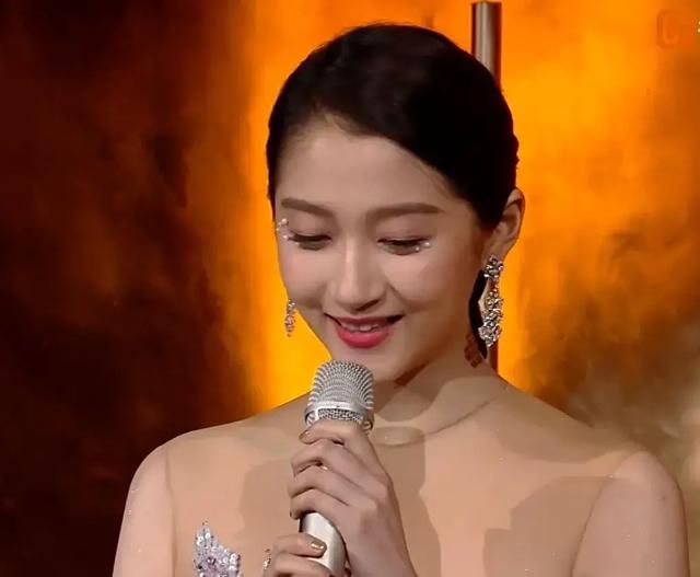 关晓彤和童瑶同框,身材对比明显,网友:看出先天条件的重要性了休闲区蓝鸢梦想 - Www.slyday.coM 关晓彤和童瑶同框,身材对比明显,网友:看出先天条件的重要性了休闲区蓝鸢梦想 - Www.slyday.coM