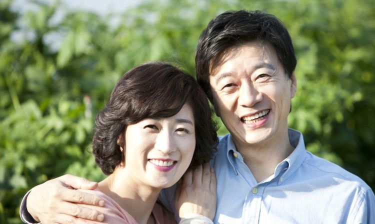 蒋先生/40岁我今年40岁,我的老伴去世了5年,老伴去世后,我娶了自家