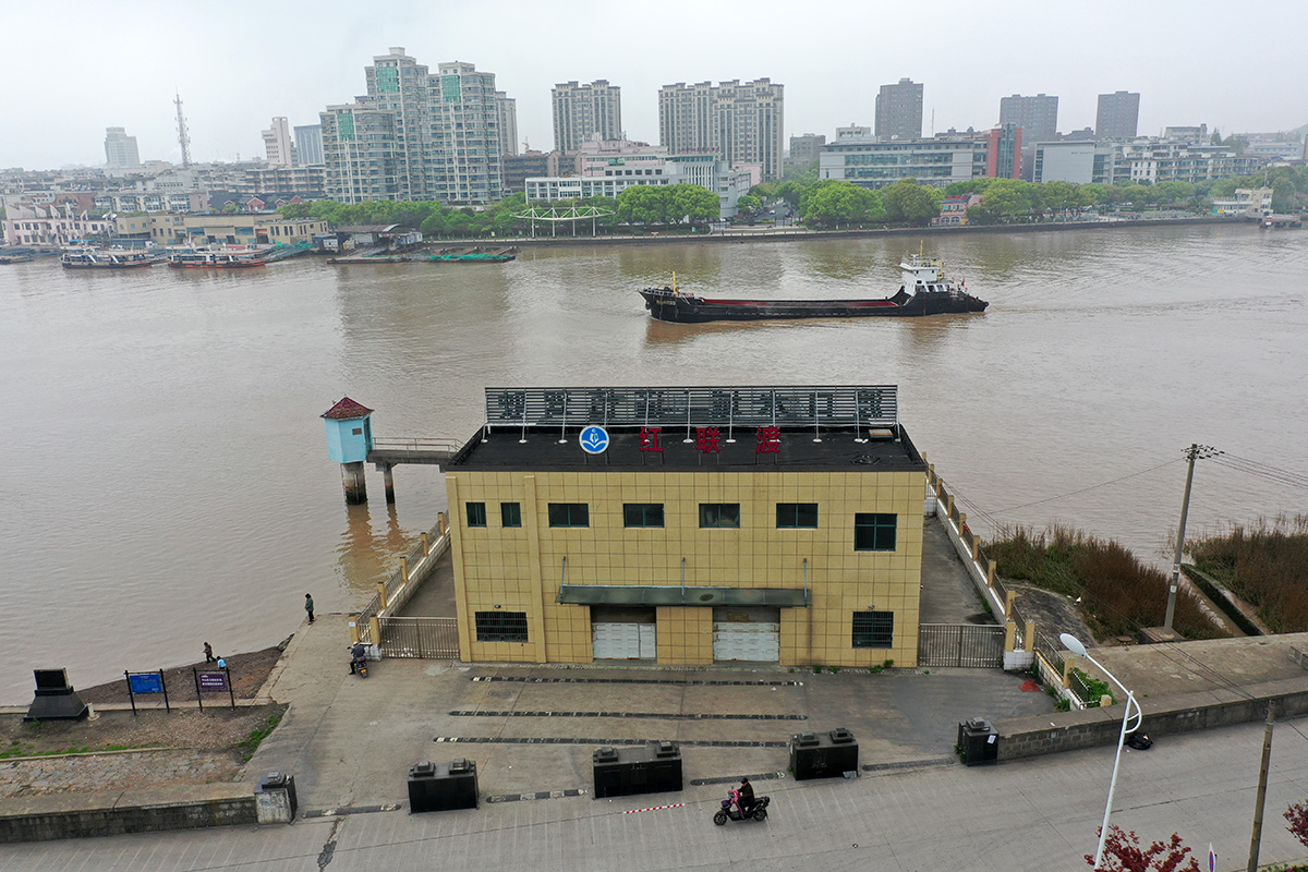 清代宁波府定海县改名为镇海县后,渡口也随之改为镇海江南渡,再演变为