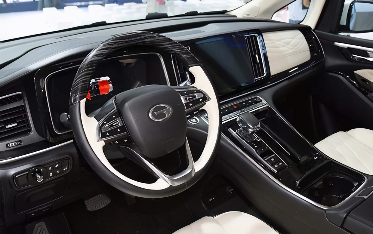 四座布局敢3498万起售传祺m8这是要叫板gl8